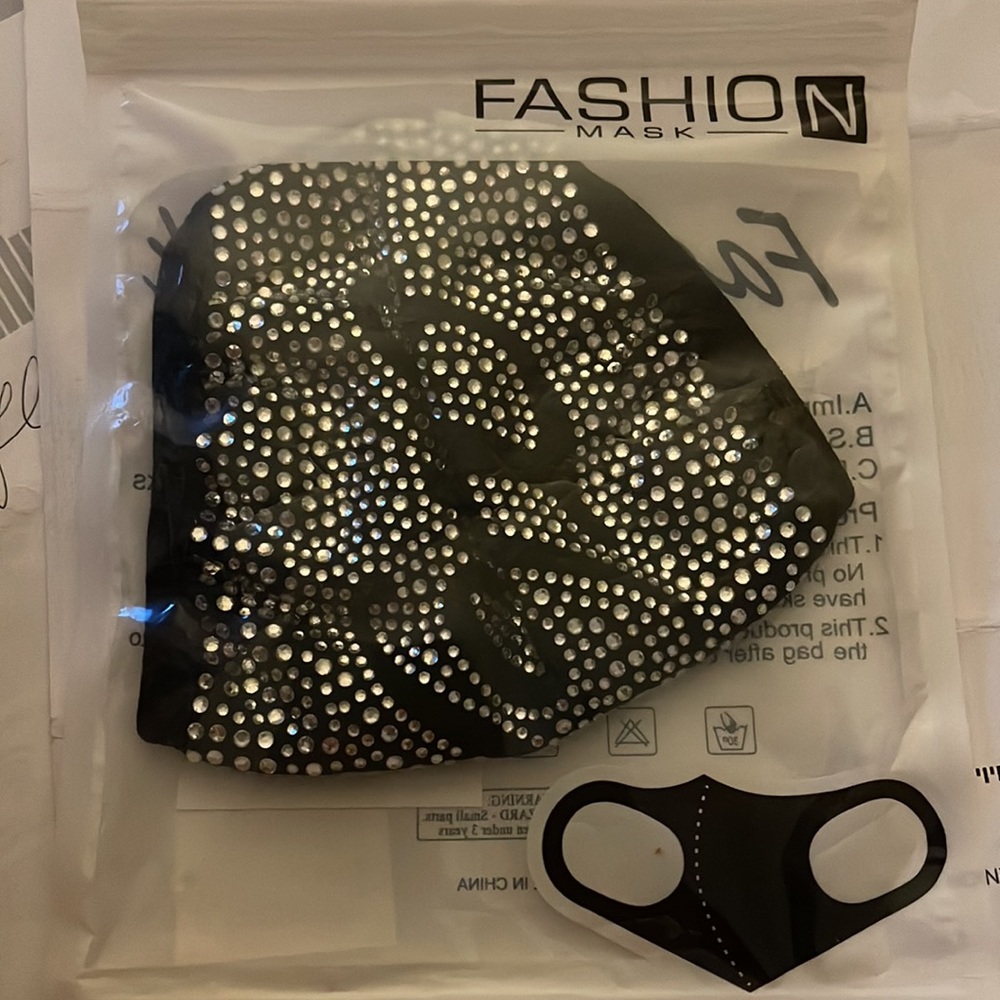 Austrian Crystal Face Mask - Picture 4 of 4